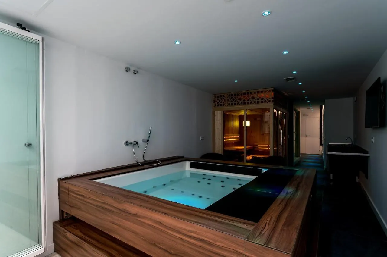 Unique House - Private Spa&Pool -Stayin塞维利亚 0*, 塞维利亚