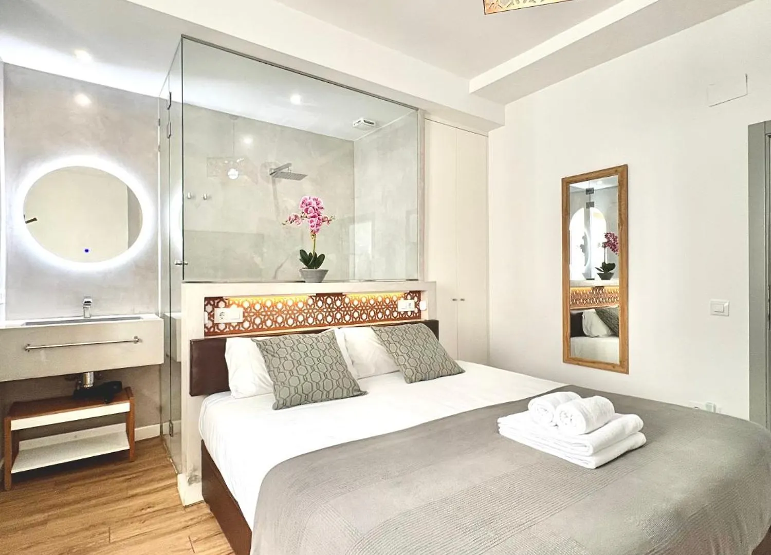 Unique House - Private Spa&Pool -Stayinseville Holiday home